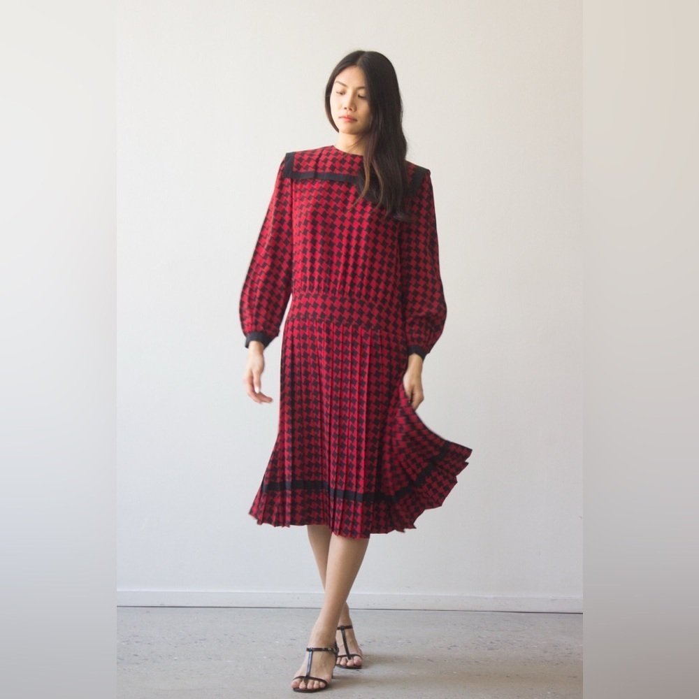 Albert Nipon Vintage 1980’s 100% Silk Portrait Collar Drop Waist Dress